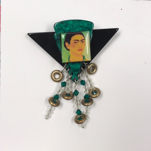 Frida brooch with vintage components - Picture 3 of 3